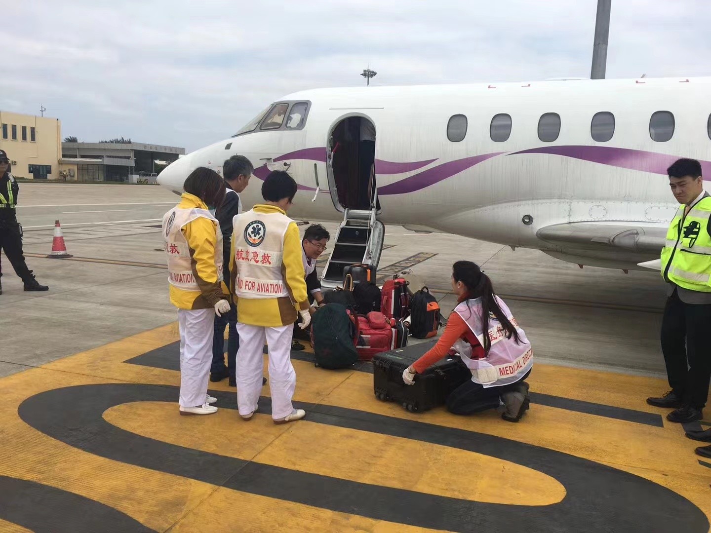 郑州香港出入境救护车出租